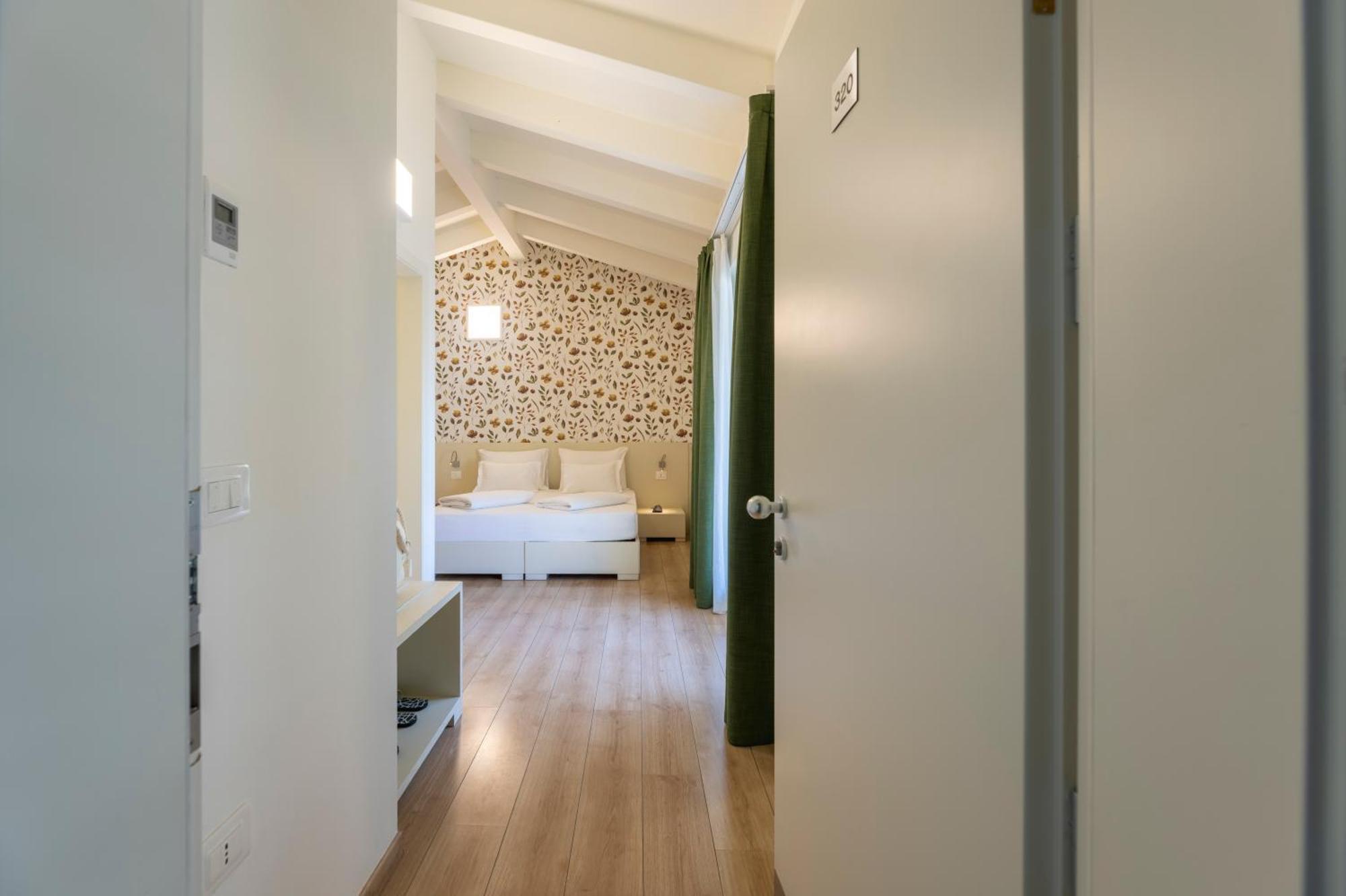 Hi Hotels Torbole - Pool & Spa 토르볼레 외부 사진