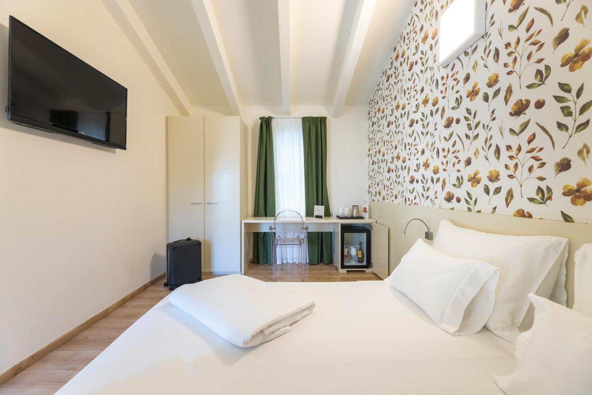 Hi Hotels Torbole - Pool & Spa 토르볼레 외부 사진
